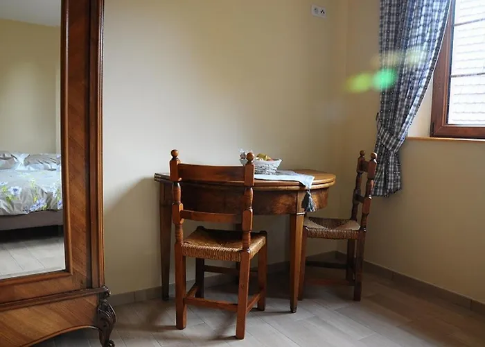 Oda ve Kahvaltı La Ferme De Louise 3*